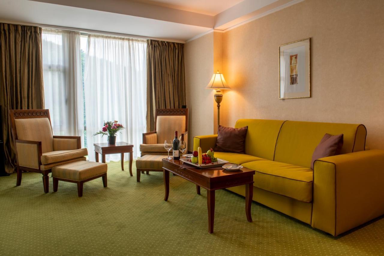 Hotel Hp Tower One Brasov Săcele Eksteriør bilde