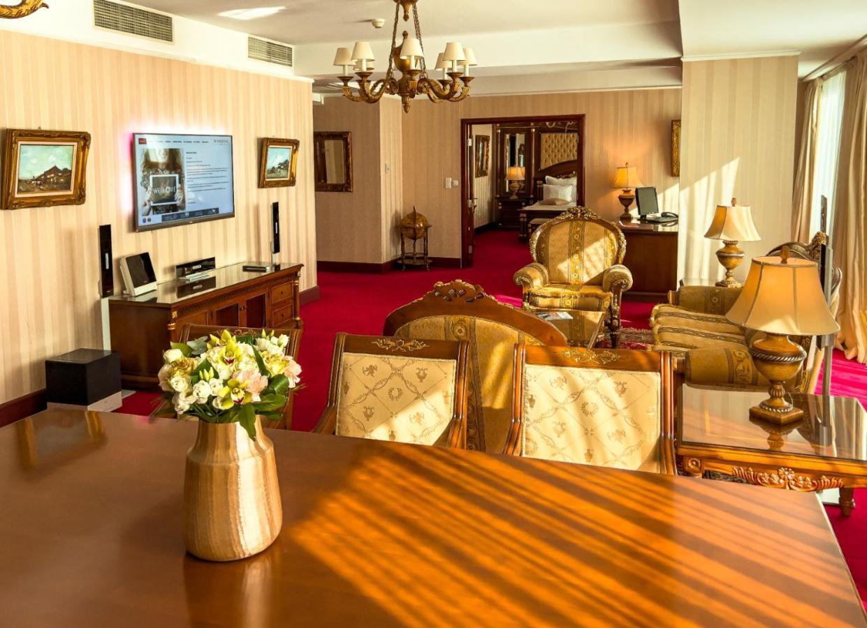 Hotel Hp Tower One Brasov Săcele Eksteriør bilde